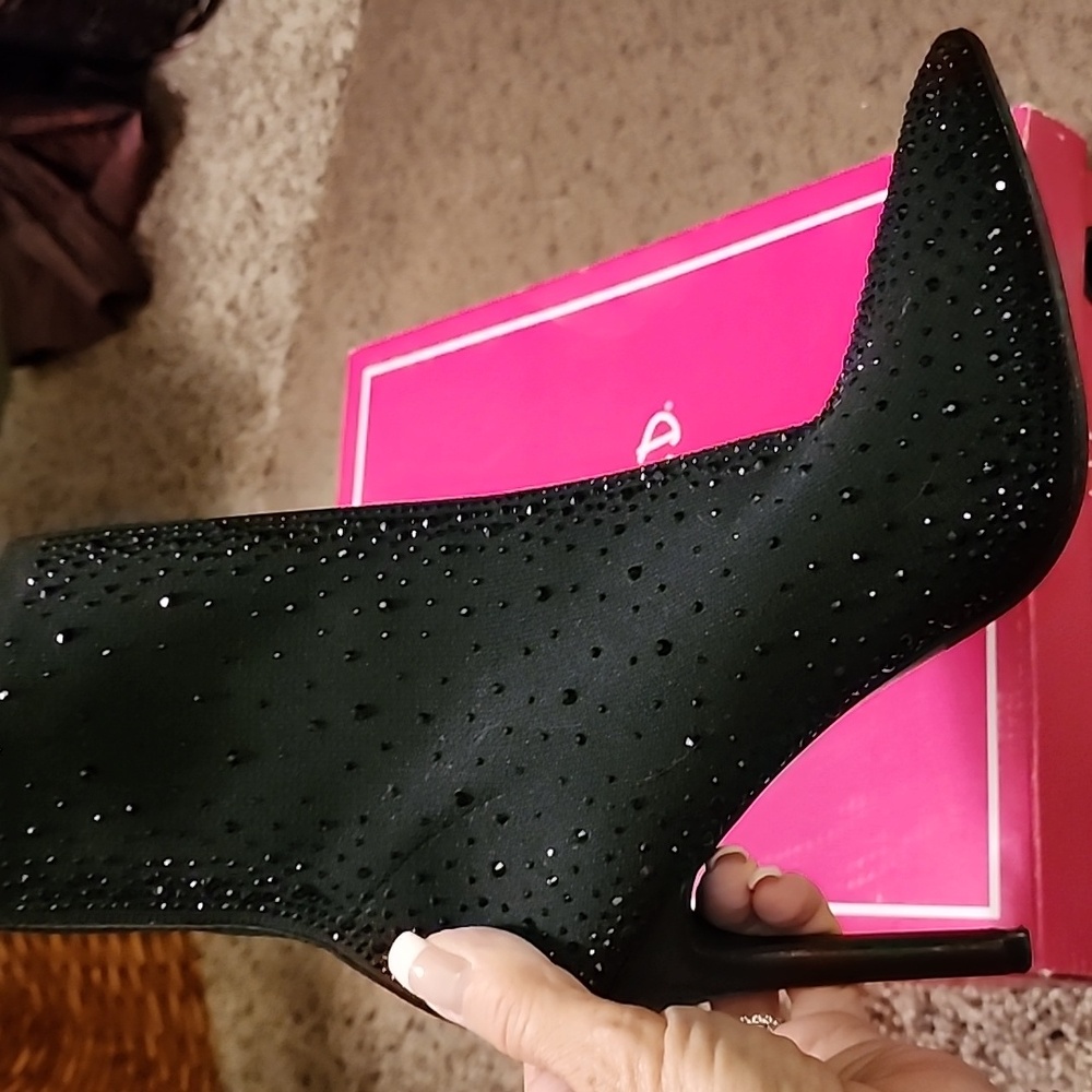 ID Required Black Sparkle Boots - Picture 4 of 9